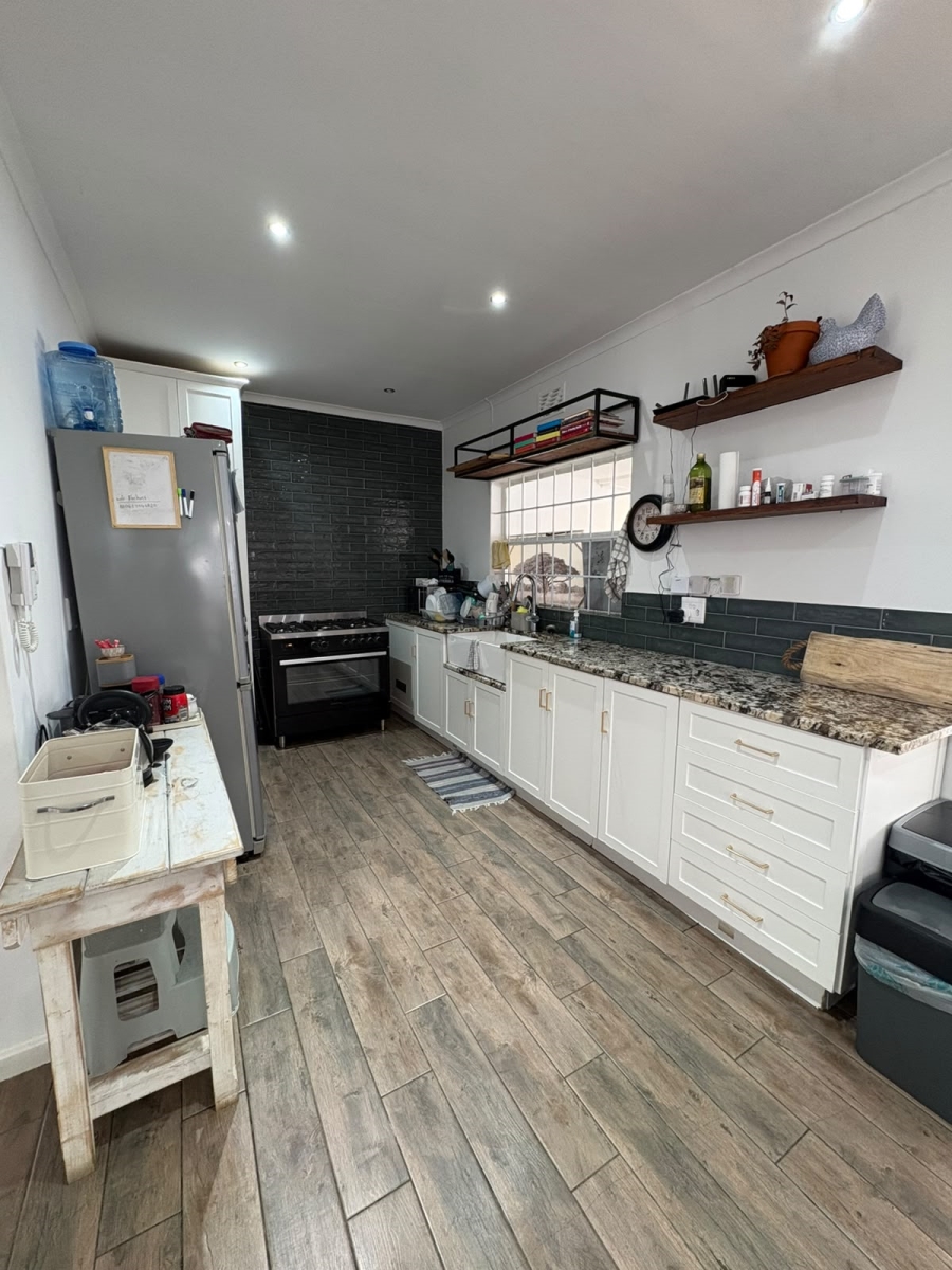 To Let 2 Bedroom Property for Rent in Claremont Upper Western Cape